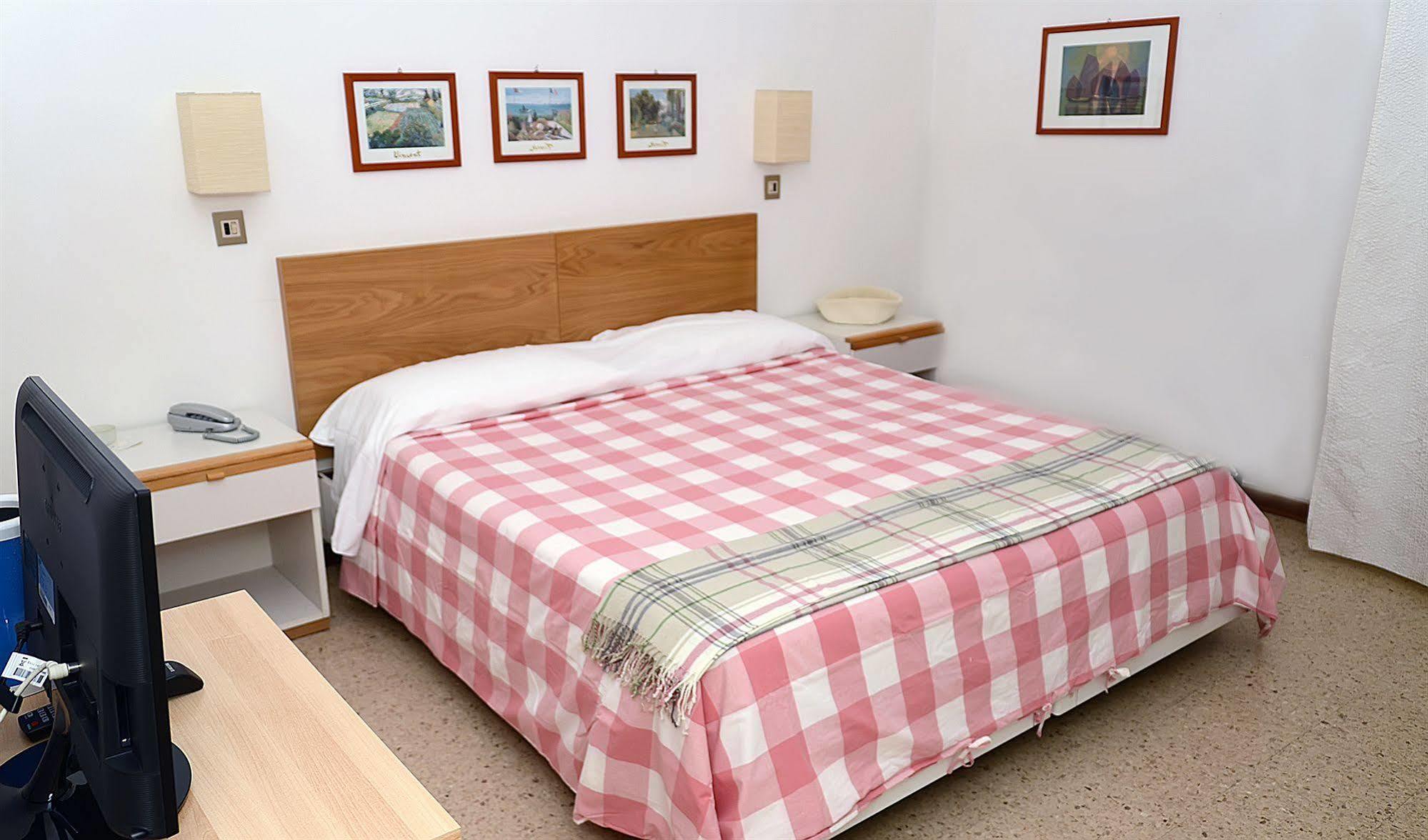 Hotel Kinda 3*